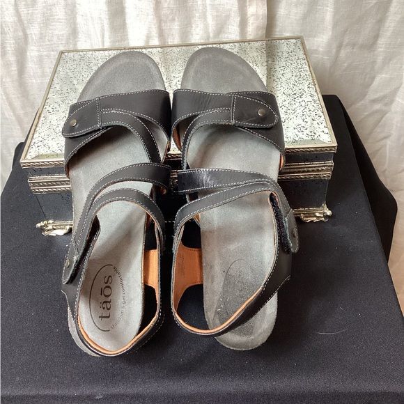 Taos Wizard Wedge Black Leather Sandals; Size 10-10.5 - Picture 6 of 8